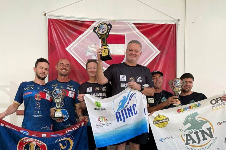 Natação fatura recordes, medalhas e troféus no Estadual de Inverno