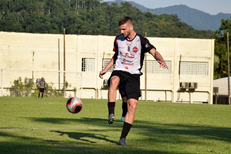 Bola rola nas semifinais do Campeonato Varzeano