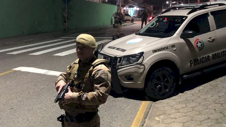 Cumprimento de mandado de prisão por estupro de vulnerável em Jaraguá