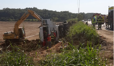 Dois trabalhadores morrem atingidos por carreta na SC-108, entre Massaranduba e Guaramirim