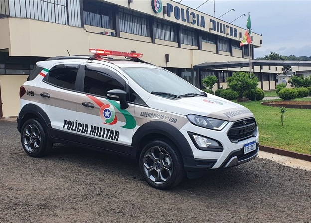 Homem ataca cunhada com machadinha e acaba preso em flagrante