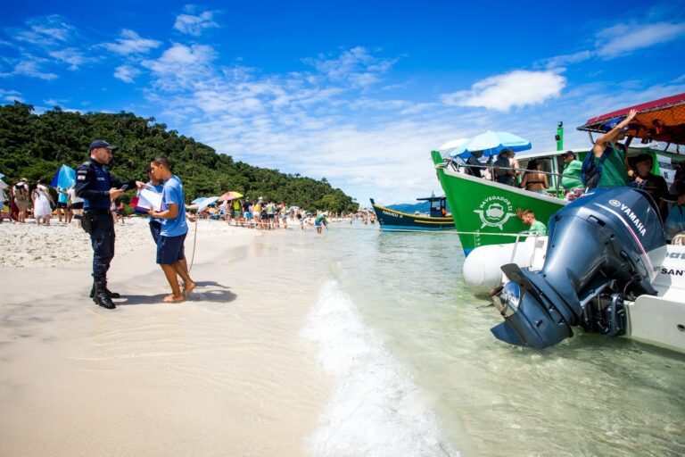 Fiscalização reforçada nas praias de Florianópolis garante ordem e segurança na alta temporada | Florianópolis, uma cidade para todos