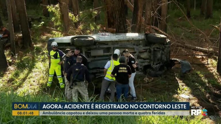 Uma pessoa morre e quatro ficam feridas após ambulância tombar no Paraná