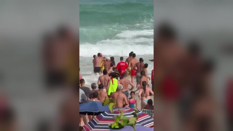 Turista argentino é detido após tirar bandeira de sinalização de praia e agredir guarda-vidas em SC; VÍDEO