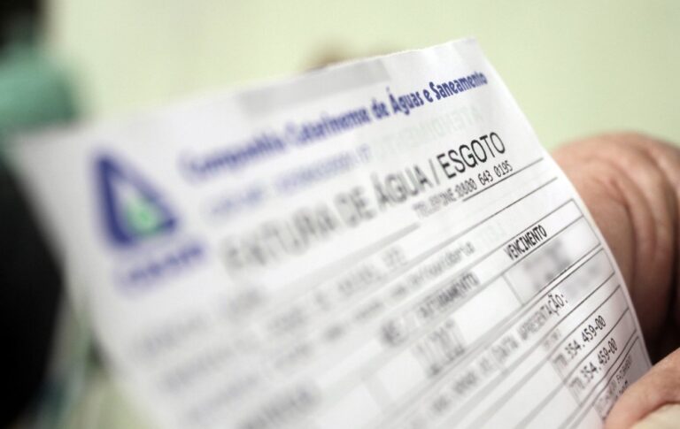 Tarifas de água e esgoto sofrem reajuste em SC; confira valores