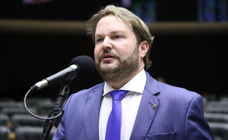 Projeto reduz encargos de empresas que adotarem programa com escalas de trabalho alternativas – Notícias