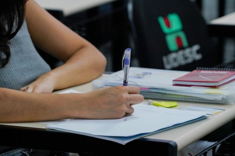 Udesc abre inscrições para pré-vestibular gratuito com foco no Enem em Balneário Camboriú