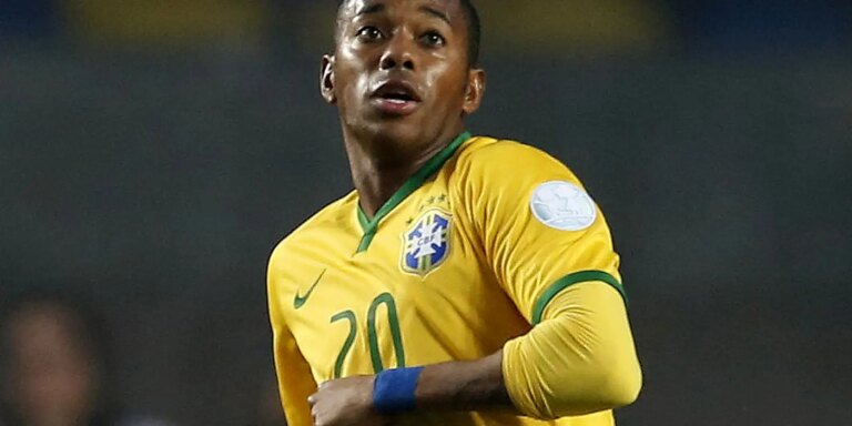 Mendes pede vista e suspende julgamento de Robinho no STF