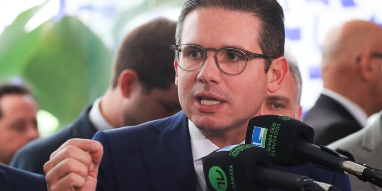 Motta diz que vai levar ao plenário perda do mandato de Carla Zambelli