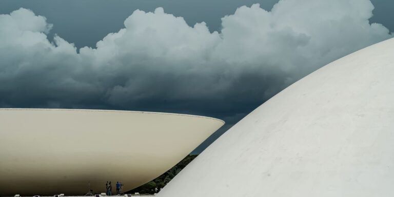 Combate a fake news bloqueia votação de código eleitoral no Senado