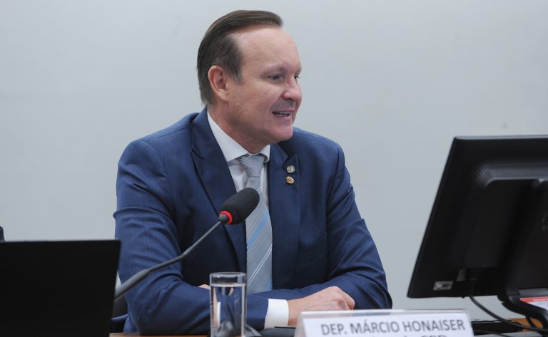 Comissão aprova projeto para destinar multas de trânsito para habilitação de pais de pessoa com deficiência – Notícias