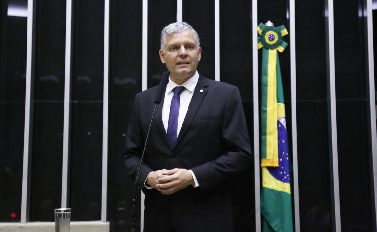 Comissão aprova exame de habilitação para futuros médicos veterinários – Notícias