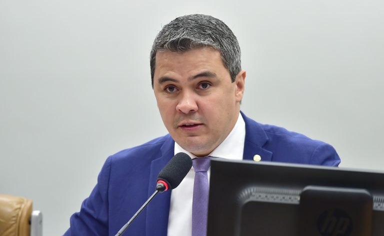 Comissão aprova regra para reiterar que estacionamento para pessoa com deficiência inclui autista – Notícias