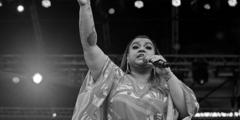 Amigos e personalidades prestam homenagem a Preta Gil