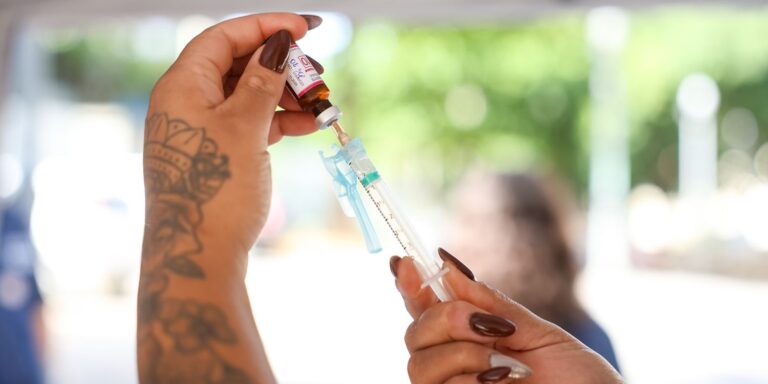 Saúde abre consulta sobre inclusão da vacina meningo B no SUS