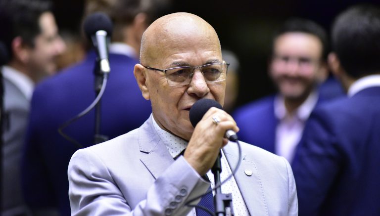 Comissão aprova proibição de discriminação de aluno bolsista – Notícias