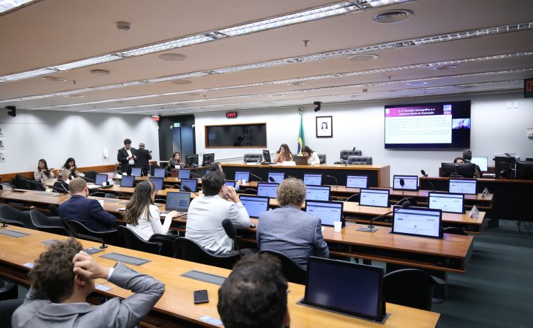 Economia com redução de alunos deve ser investida na qualidade da educação, defendem especialistas – Notícias