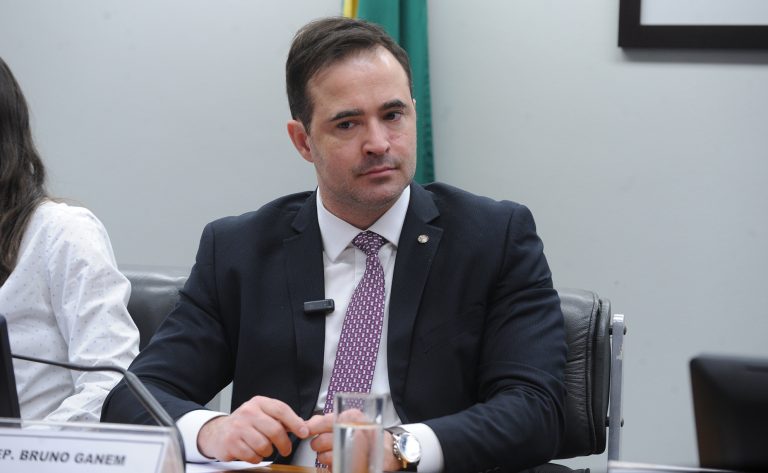 Comissão aprova projeto que obriga conselhos profissionais a atuarem na prevenção ao suicídio – Notícias