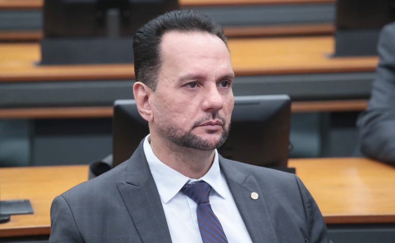 Comissão aprova isenção de tarifas bancárias para contas de convênios com municípios – Notícias