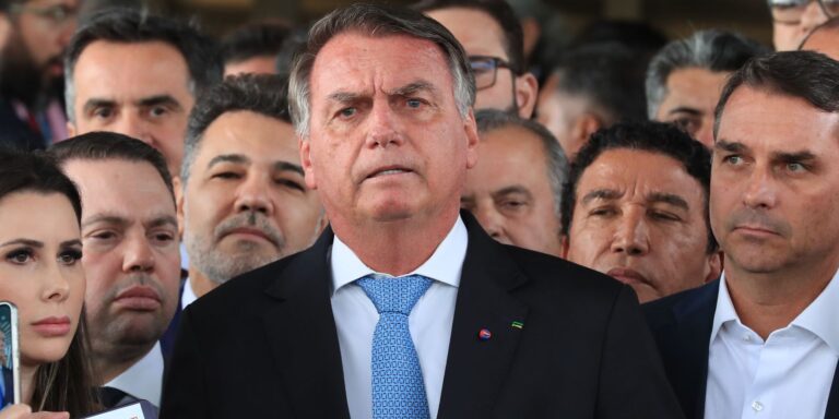PGR defende reforço de policiamento perto da casa de Bolsonaro