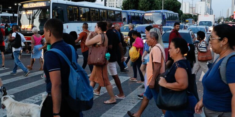 Brasil  tem queda na desigualdade em educação, emprego e meio ambiente