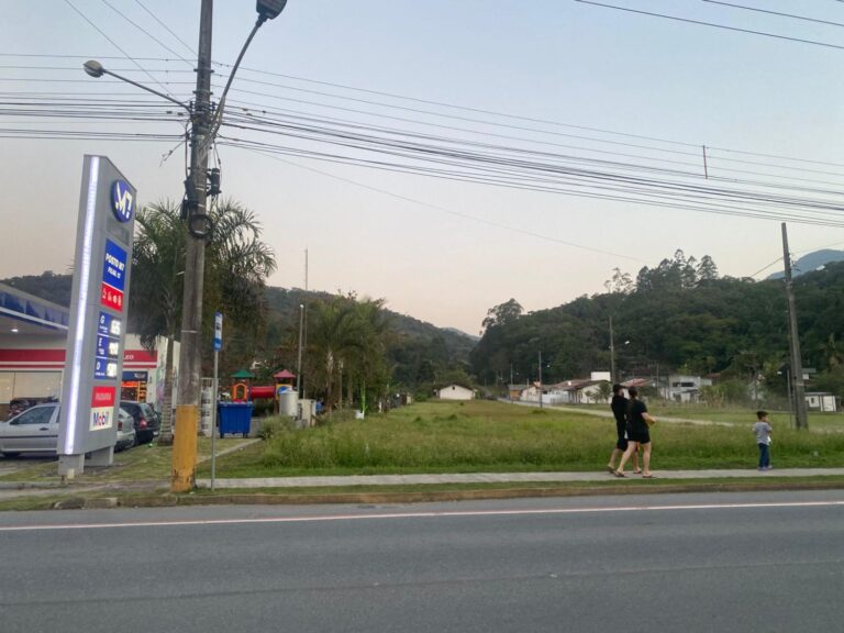 Vereadores do MDB pedem construção de abrigo de ônibus na Ilha da Figueira