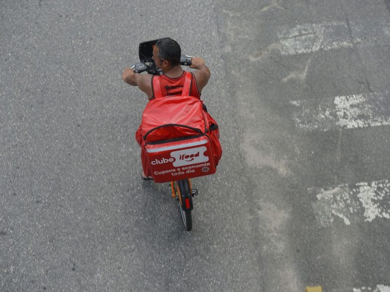 Comissão especial debate relação de trabalho de motoristas e entregadores de aplicativo – Notícias