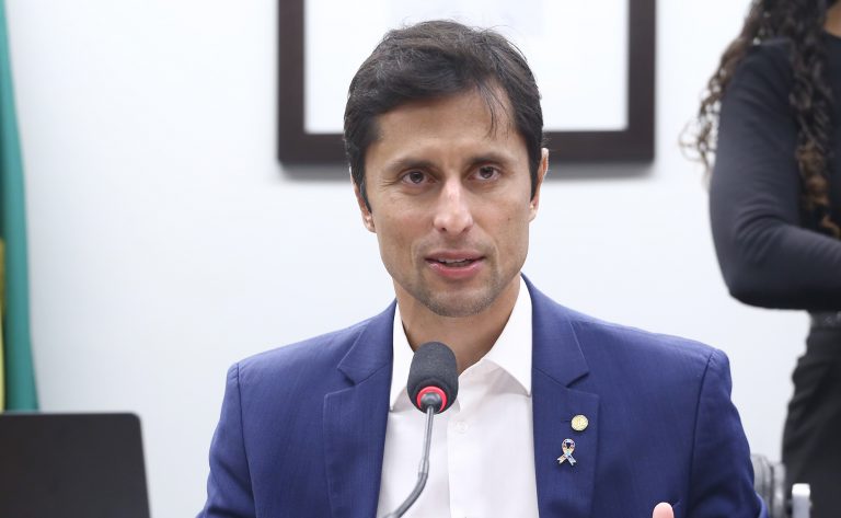 Comissão aprova uso de recursos de multas de trânsito para custear CNH de pais de pessoas com deficiência – Notícias