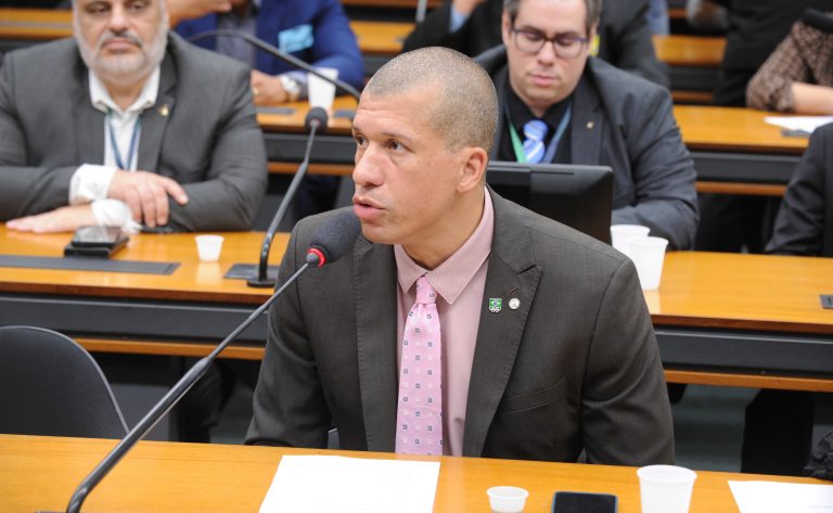 Comissão aprova incentivo à produção cultural que incluir pessoas idosas – Notícias