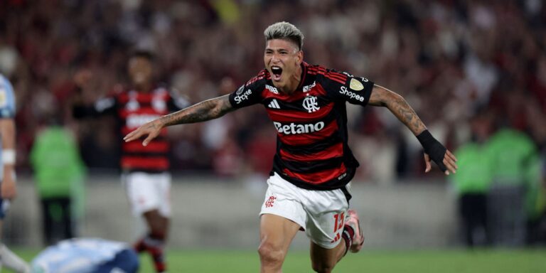 Carrascal decide e Flamengo fica em vantagem na semi da Libertadores