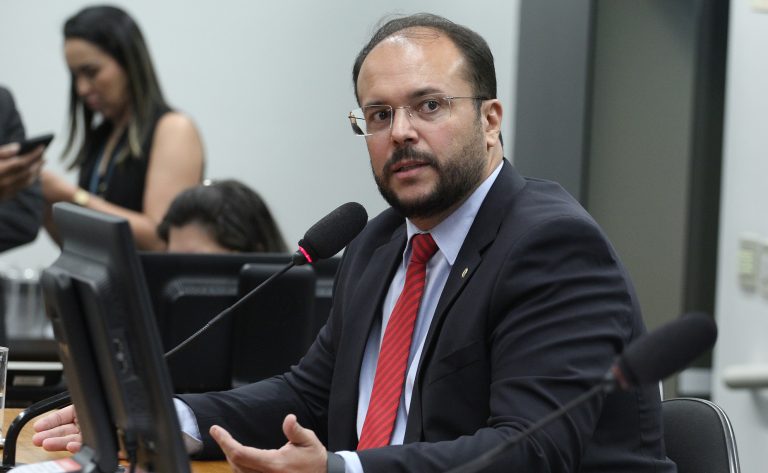 Comissão aprova abatimento no Fies para graduado em direito que atuar na defensoria pública – Notícias