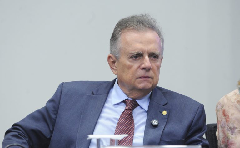 Comissão aprova projeto que torna obrigatório comissário de bordo fluente em português em voos passando pelo Brasil – Notícias