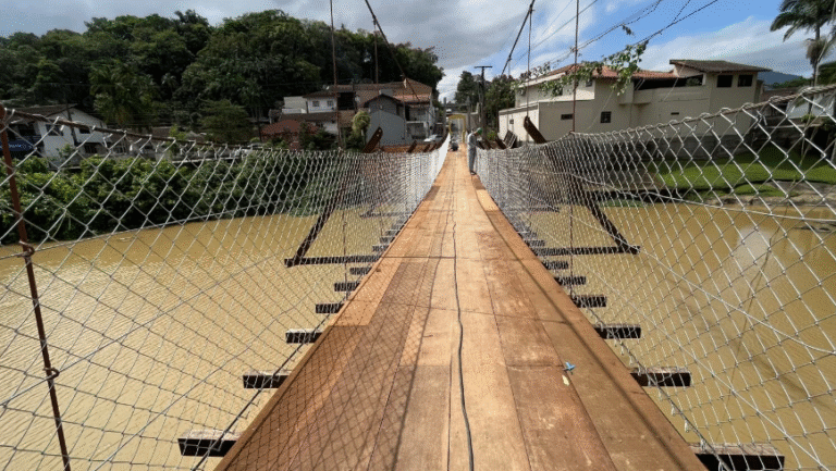 Ponte pênsil Emílio Meier será reaberta nesta terça-feira (4)