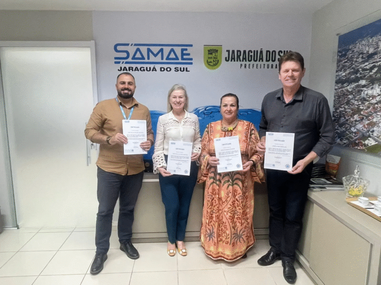 Samae entrega certificados de potabilidade da água às escolas municipais