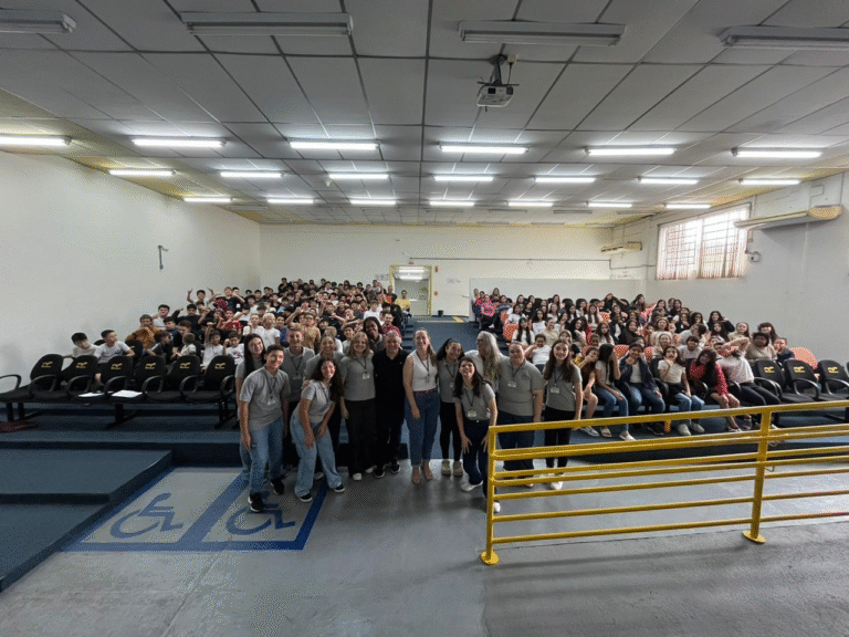 Escola São José recebe sessão dos vereadores mirins