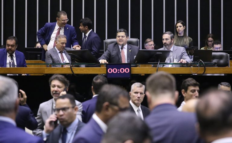 Deputados e senadores rejeitam vetos a projeto de renegociação de dívidas dos estados – Notícias
