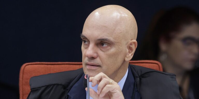 Moraes vota por condenar mais 5 réus da trama golpista e absolver um