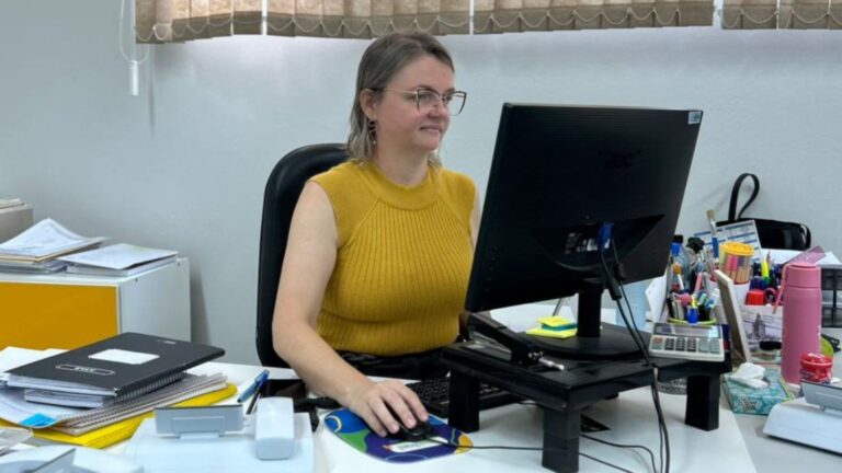 Perfeito Eddy Edgard Eipper designa para o EXERCÍCIO INTERINO do Cargo de SECRETÁRIA Municipal de EDUCAÇÃO DE CORUPÁ Sra. Rosane Jankowski Ganske