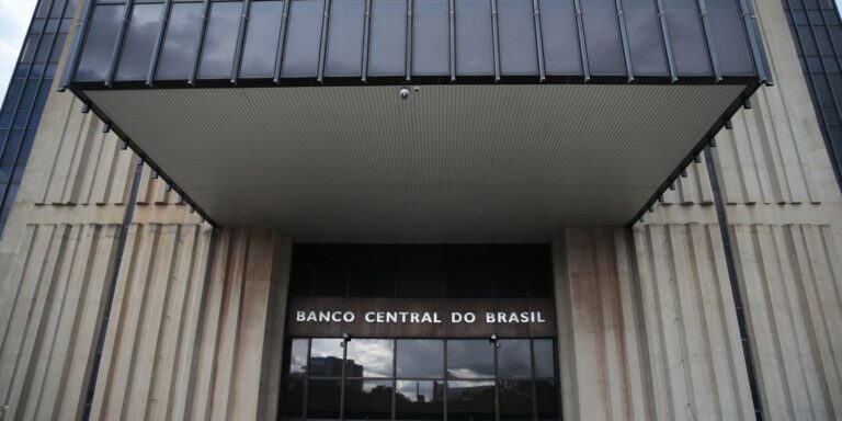 Mercado financeiro eleva projeção do PIB para 2,25% em 2025