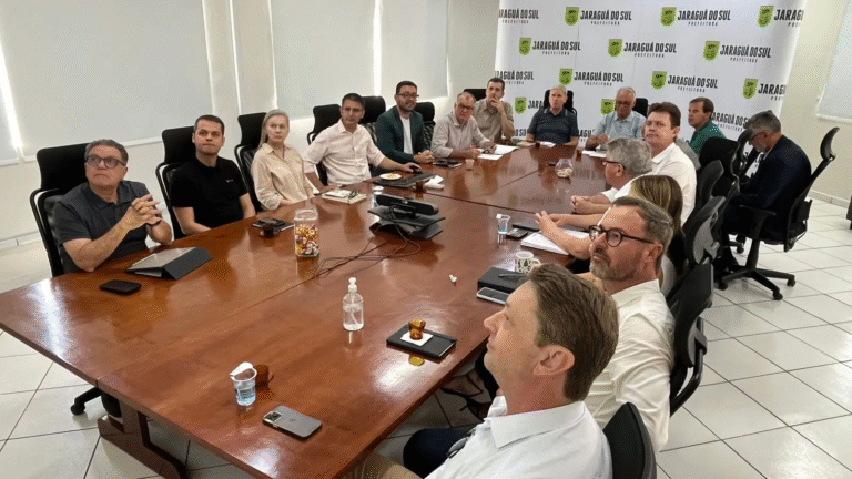 Em reunião com secretários, prefeito avalia ações de 2025