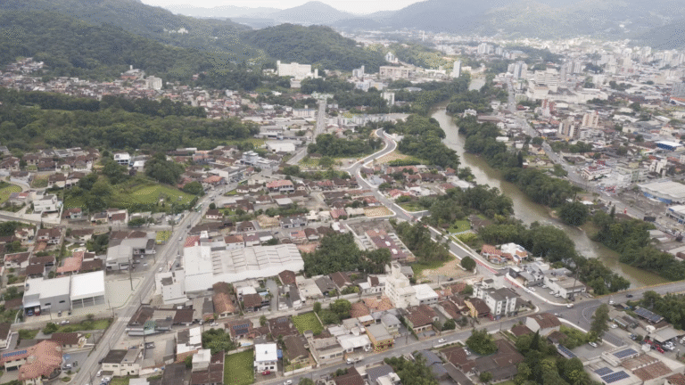 Prefeitura encerra 2025 com 27 ruas pavimentadas em Jaraguá do Sul