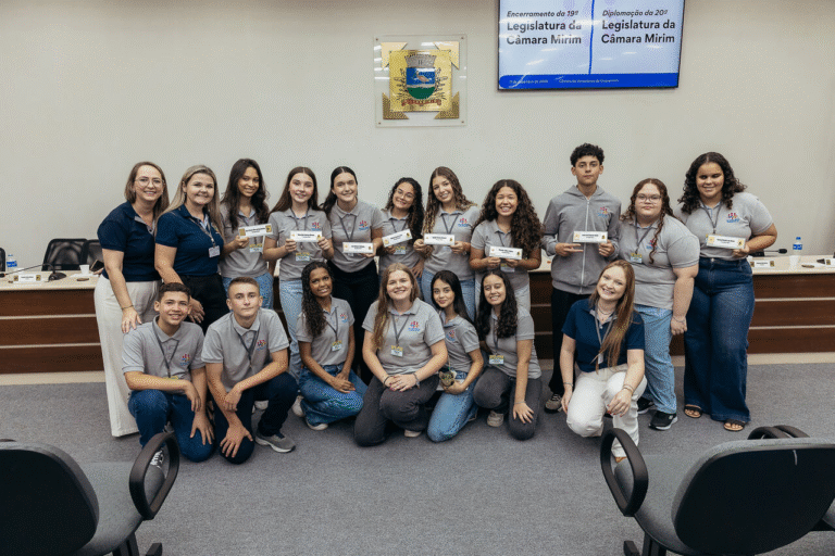 Sessão marca transição de Legislaturas dos Vereadores Mirins de Guaramirim