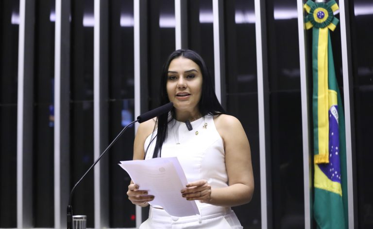 Comissão de Educação aprova projeto para combater violência contra meninas nas escolas – Notícias