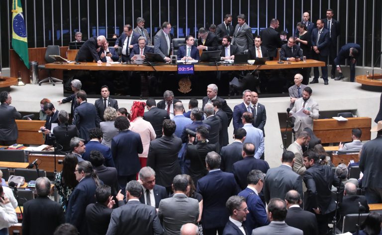 Deputados analisam projeto que reduz penas dos condenados pelo 8 de janeiro; acompanhe – Notícias