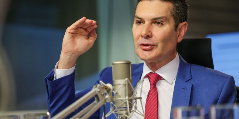 Governo federal vai investir R$ 4 bilhões em trens no Recife