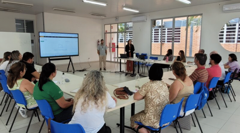 Reunião de alinhamento com as equipes administrativas das Unidades Escolares Municipais de Schroeder