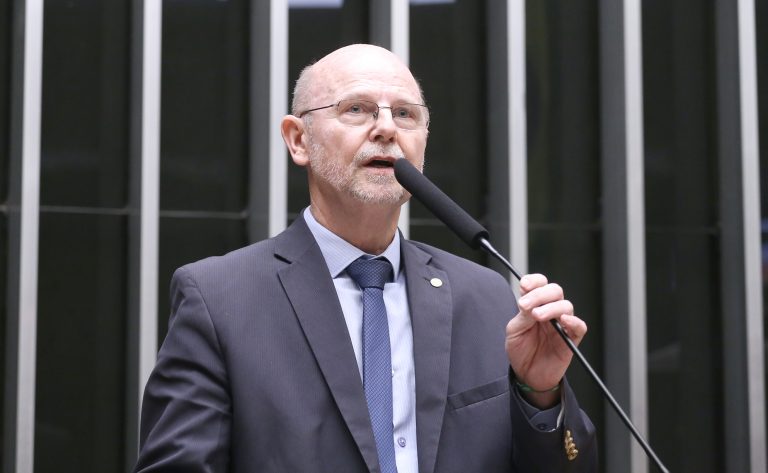 Comissão aprova retorno de assistência sindical obrigatória em rescisões – Notícias