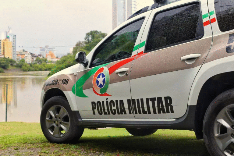 Homem é detido após descumprir medida de afastamento e invadir casa vizinha em Guaramirim