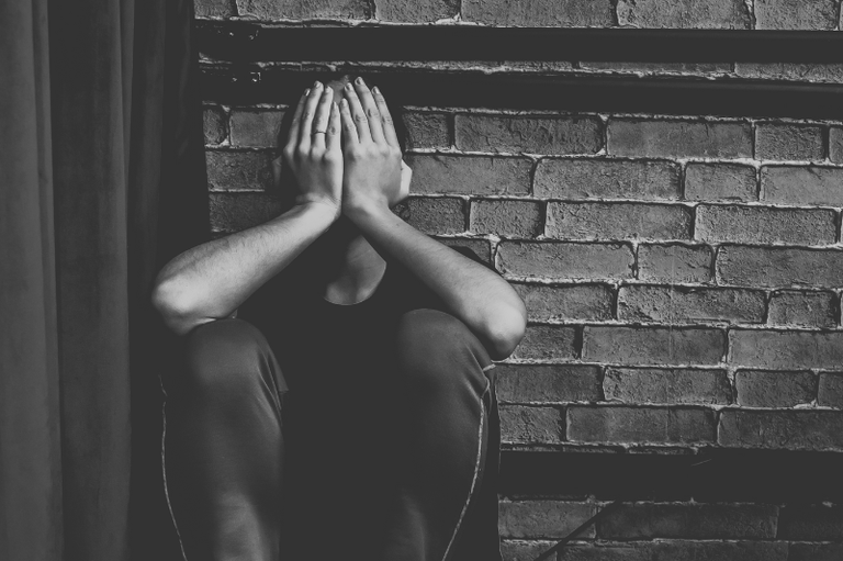 Vereadora indica fortalecimento de políticas para prevenção da depressão na infância e juventude