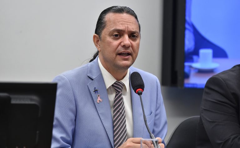 Comissão debate implementação da Política Nacional de Prevenção e Controle do Câncer – Notícias